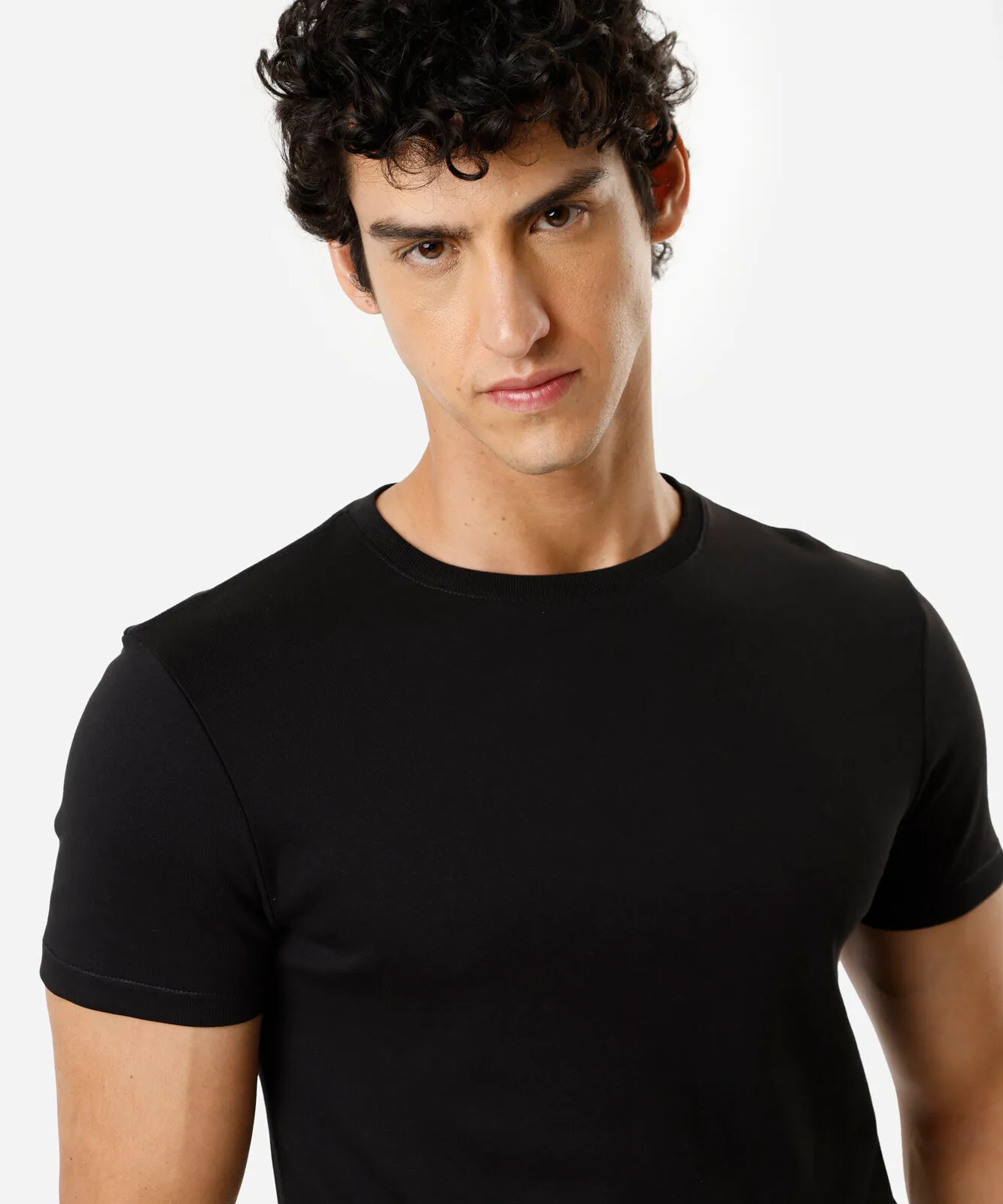 Camiseta slim de algodão peruano bold preta