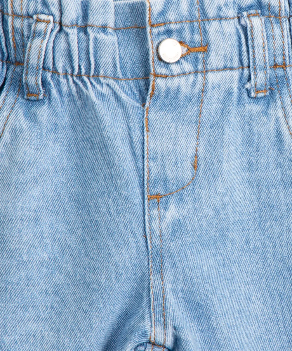 Calça jeans infantil clochard com bolsos azul claro - Imagem 2